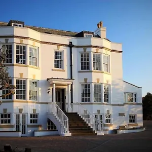  Apartment Exceptional Two-bedroom In With Parking And Stunning Views