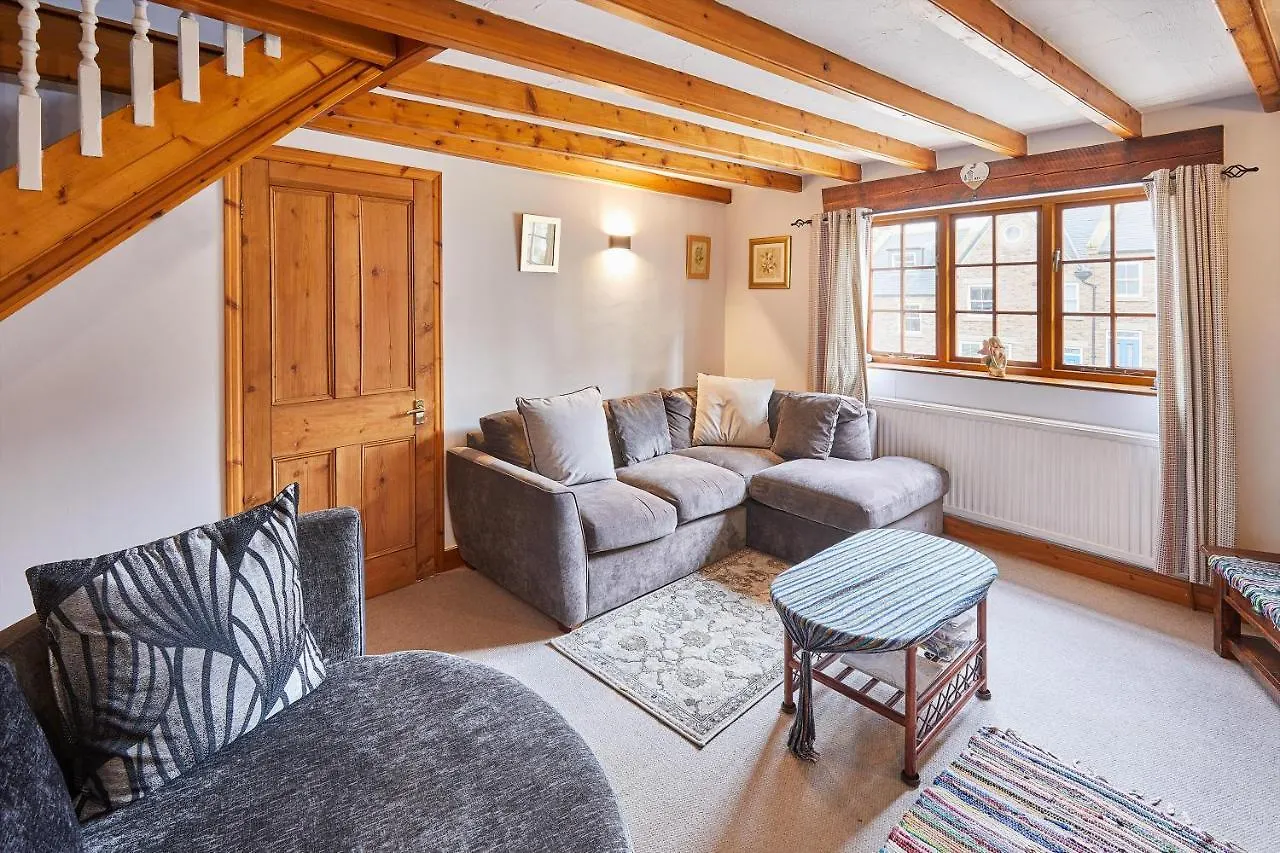 Host & Stay - Oldcorn Cottage contacts